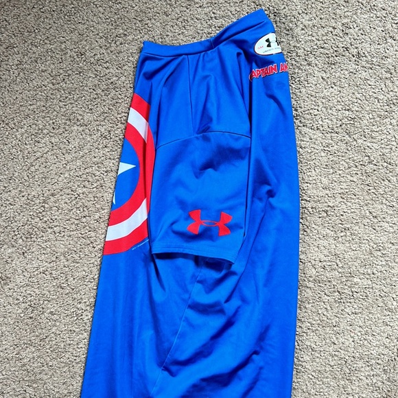 Captain America compression shirt - Picture 2 of 5